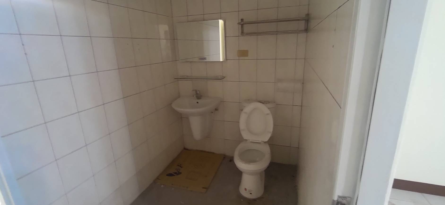 26860