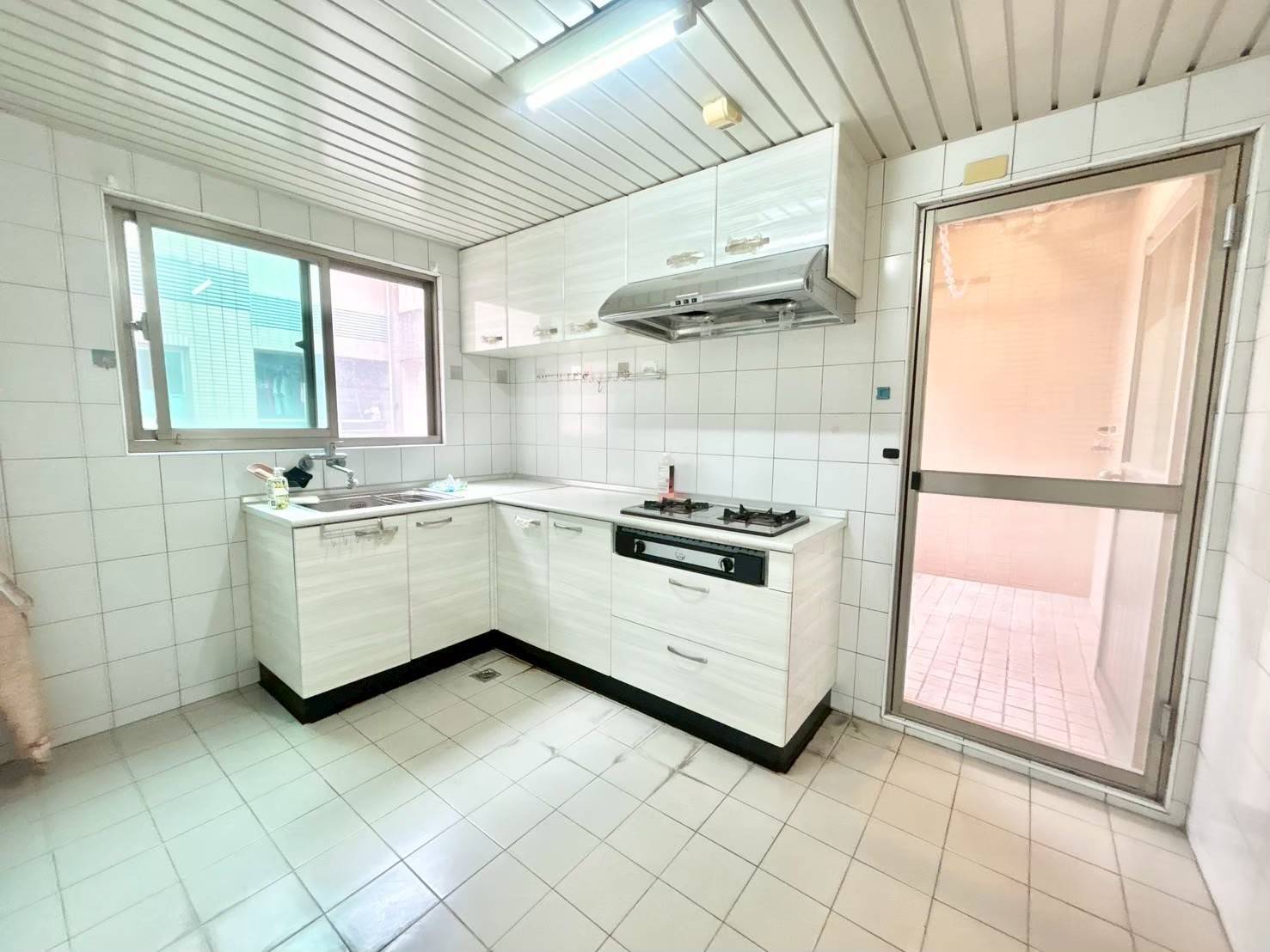 LINE_ALBUM_崇大新城高樓層大三房+平車 788萬_250709_18