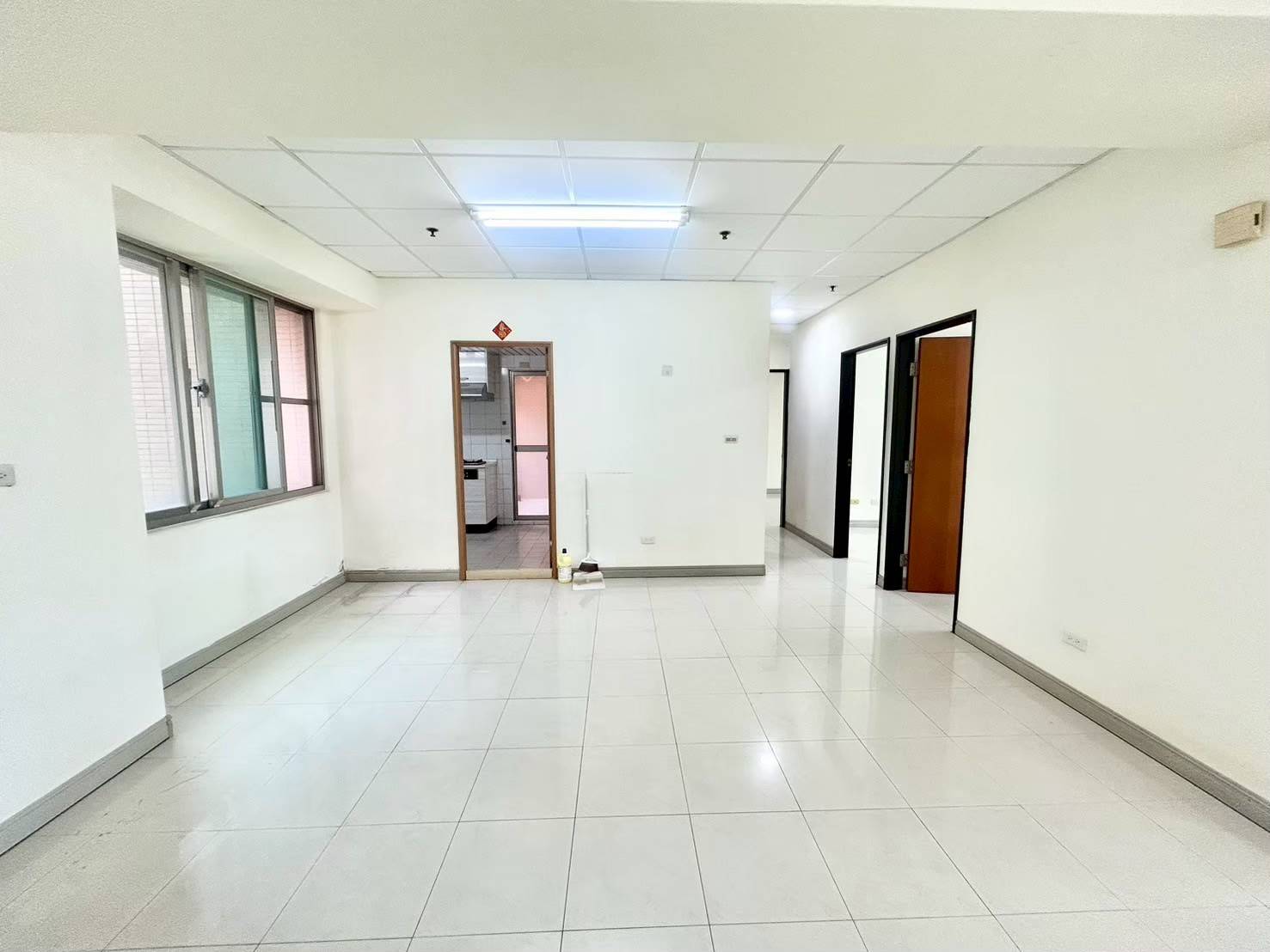 LINE_ALBUM_崇大新城高樓層大三房+平車 788萬_250709_19