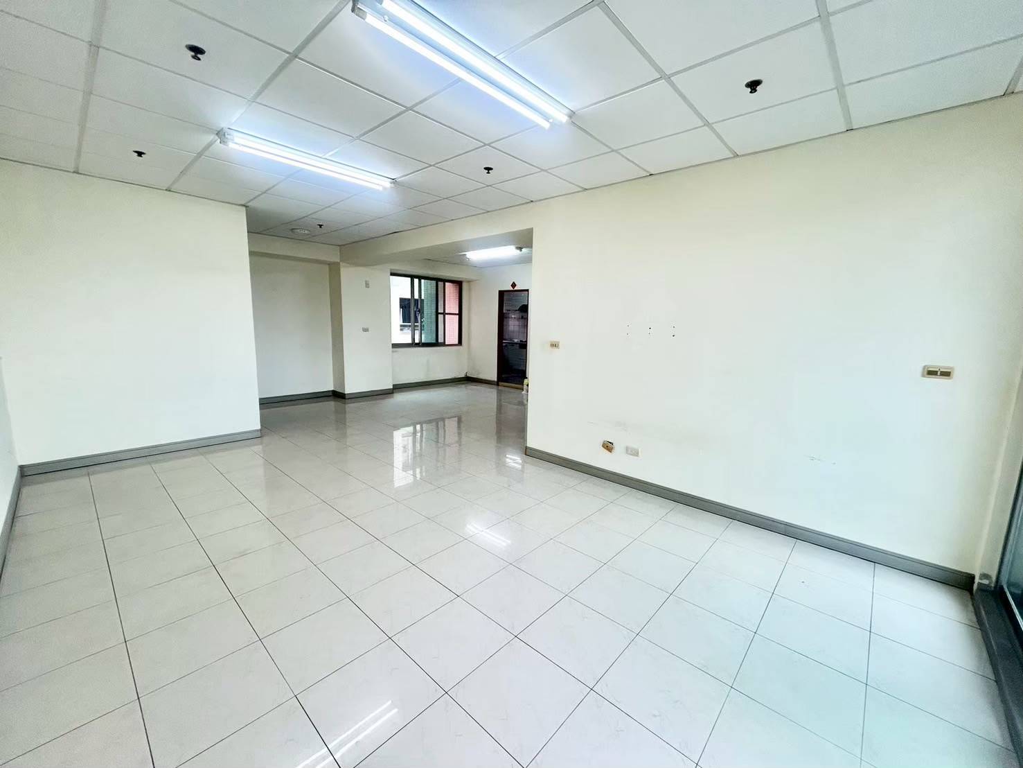 LINE_ALBUM_崇大新城高樓層大三房+平車 788萬_250709_22