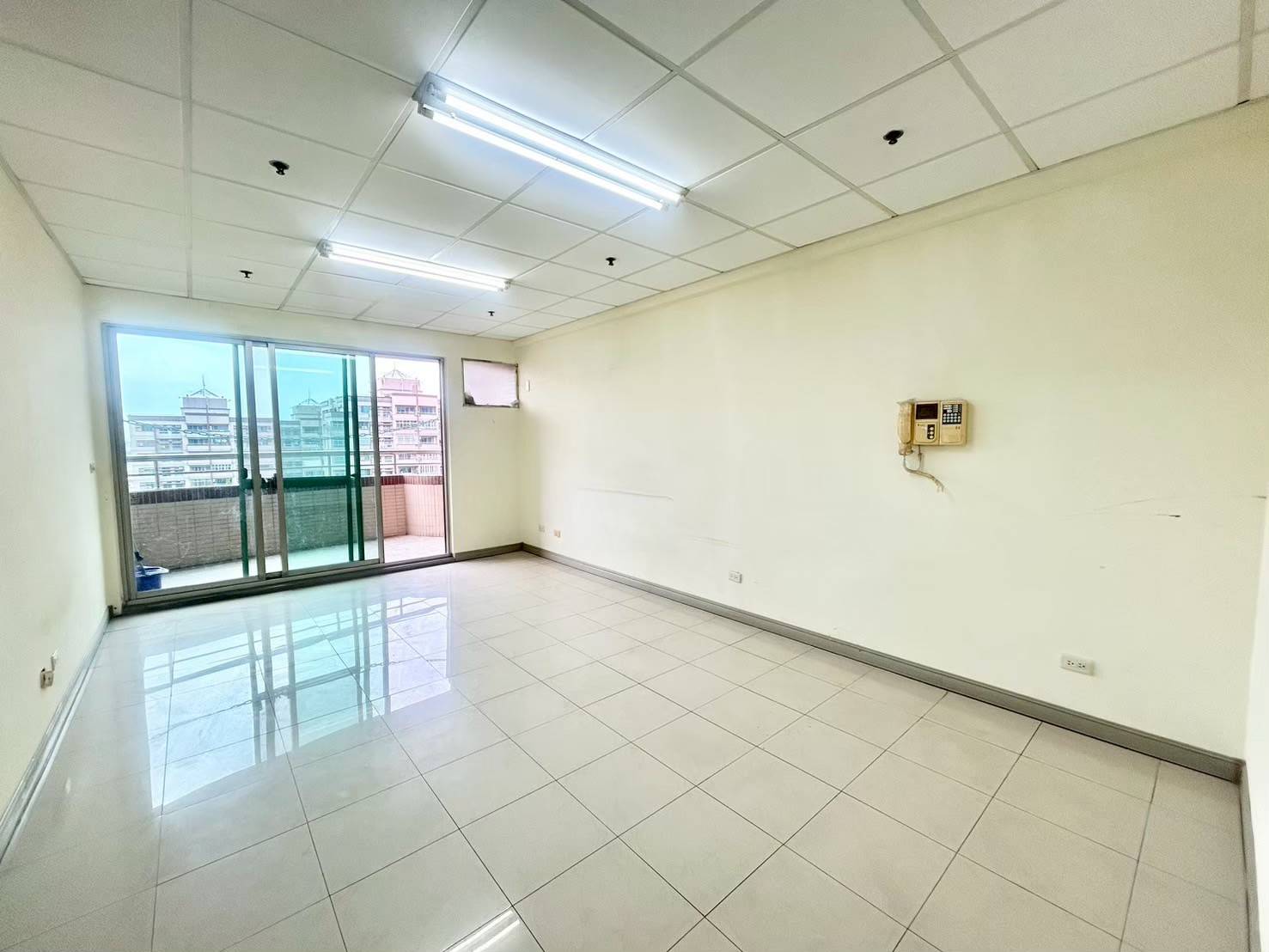 LINE_ALBUM_崇大新城高樓層大三房+平車 788萬_250709_23