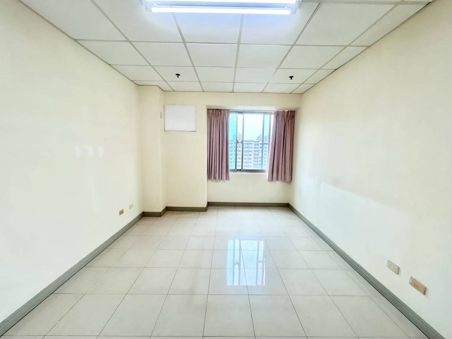 LINE_ALBUM_崇大新城高樓層大三房+平車 788萬_250709_9